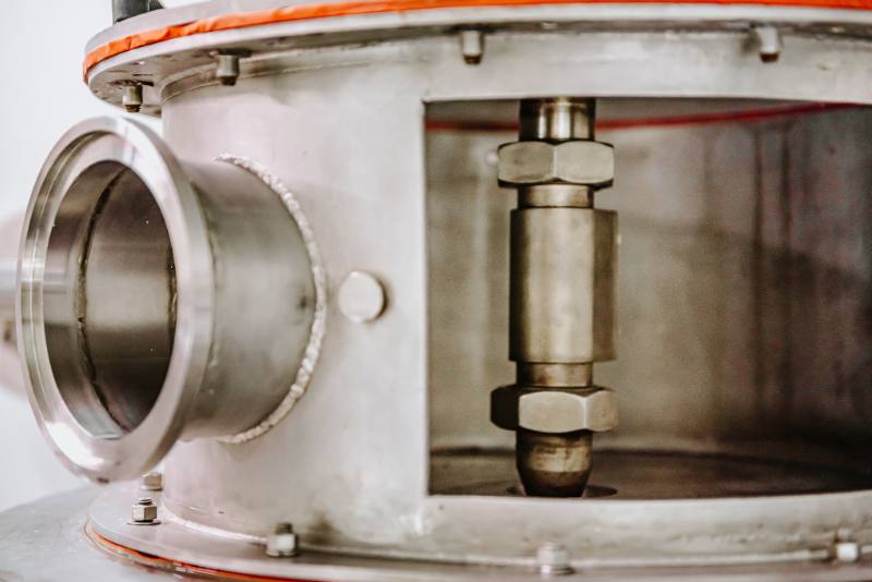 Close-up of the Pulse atomizer chamber, an open stainless tube with no restriction